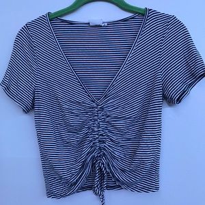 Live in the moment scrunch crop top